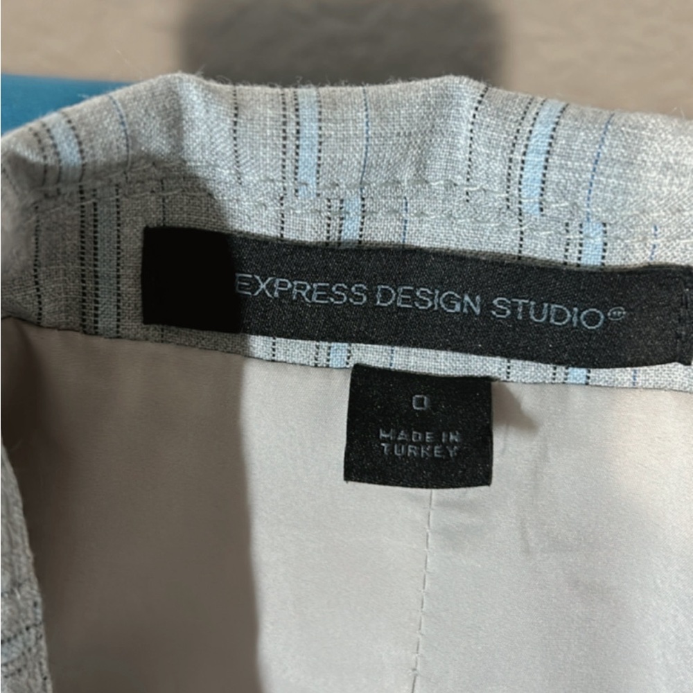 Express Gray Blazer Tailored for Versatile Elegance - Picture 8 of 10